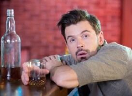 vyras alkoholį geria kas antrą dieną